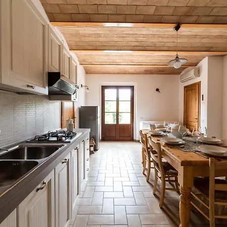 Casa de Férias Grand Cherry Tree, 8 Beds Certaldo