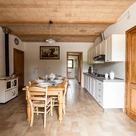 Grand Cherry Tree, 8 Beds Holiday home *