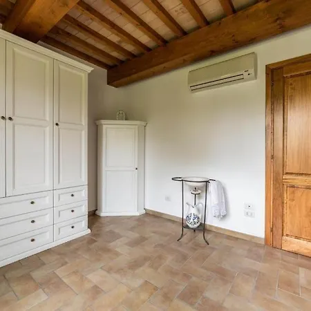 Grand Cherry Tree, 8 Beds Ferienhaus Certaldo