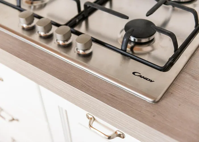 Grand Cherry Tree, 8 Beds *